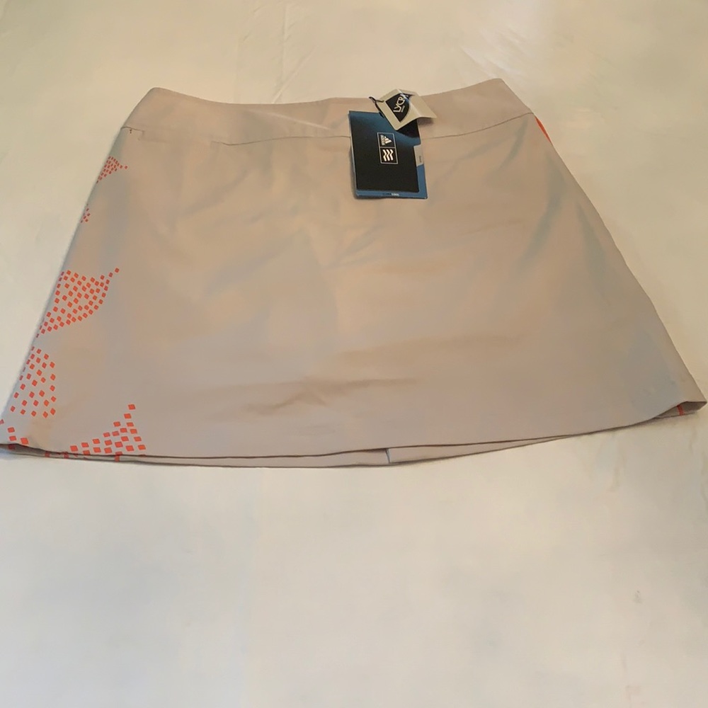 Very Nice Adidas Golf Skort. Size 4. NWT